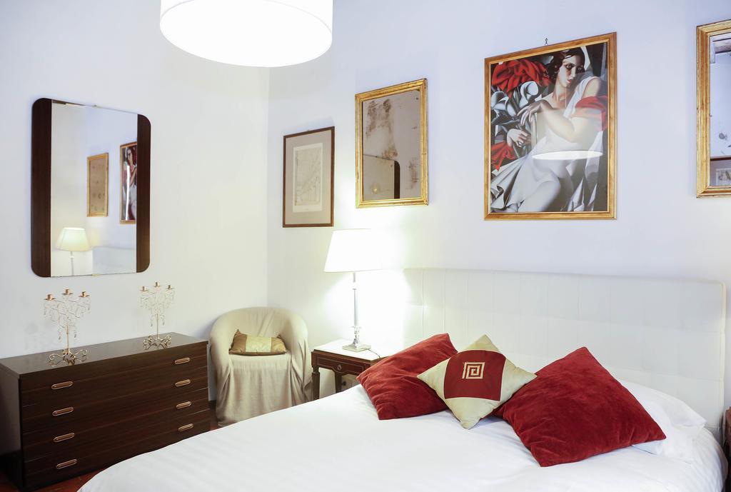 Vicolo Grotte 14 Roma