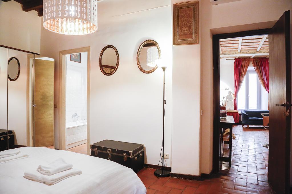 Vicolo Grotte 14 Roma